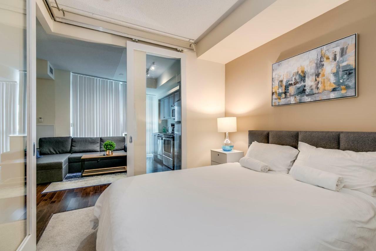 Stunning Condo Suite By Waterfront Торонто Екстериор снимка
