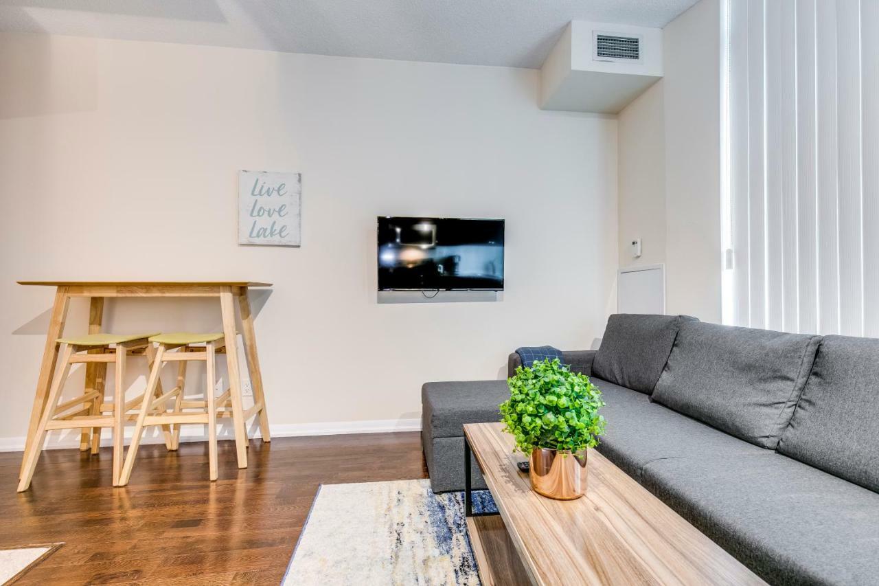 Stunning Condo Suite By Waterfront Торонто Екстериор снимка