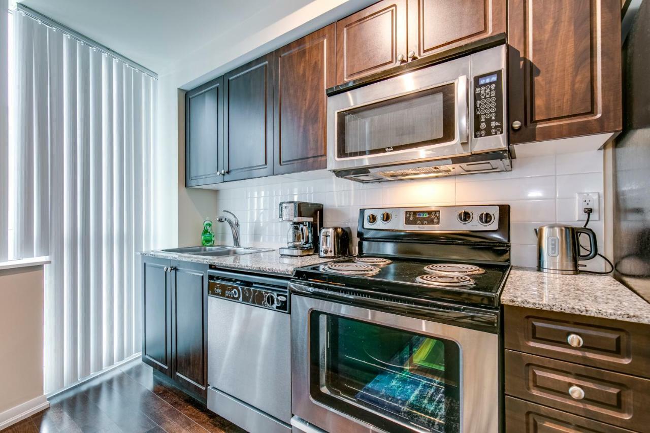 Stunning Condo Suite By Waterfront Торонто Екстериор снимка