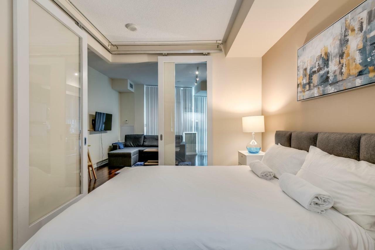 Stunning Condo Suite By Waterfront Торонто Екстериор снимка